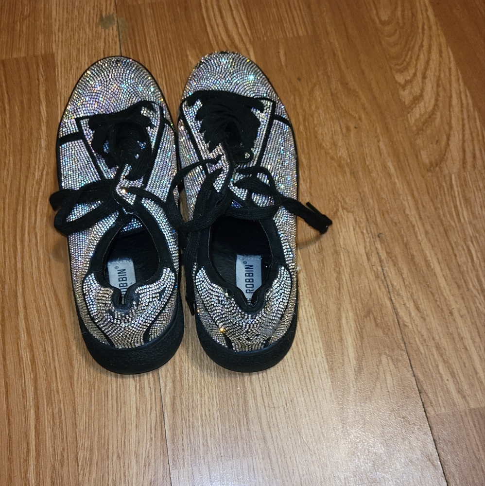 Shoe - Picture 2 of 2